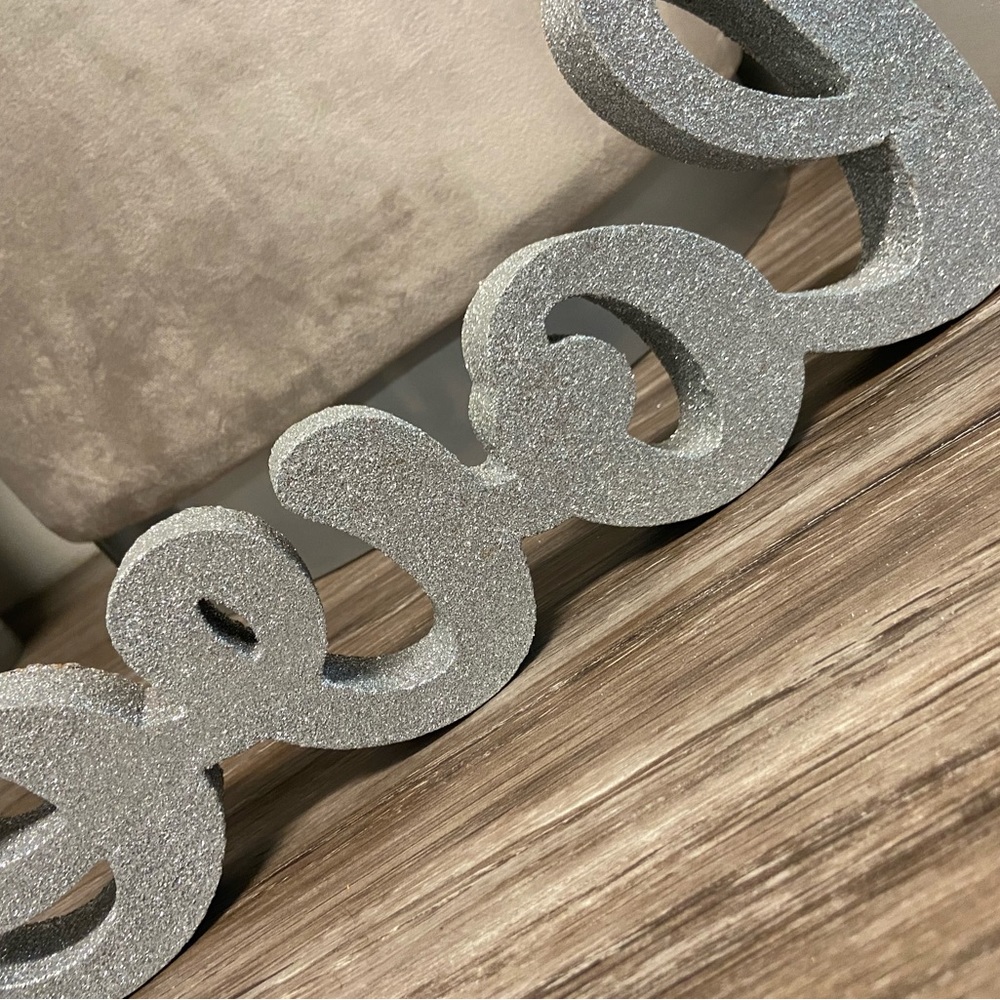 Decor- 𝓛𝓞𝓥𝓔 - Picture 2 of 3